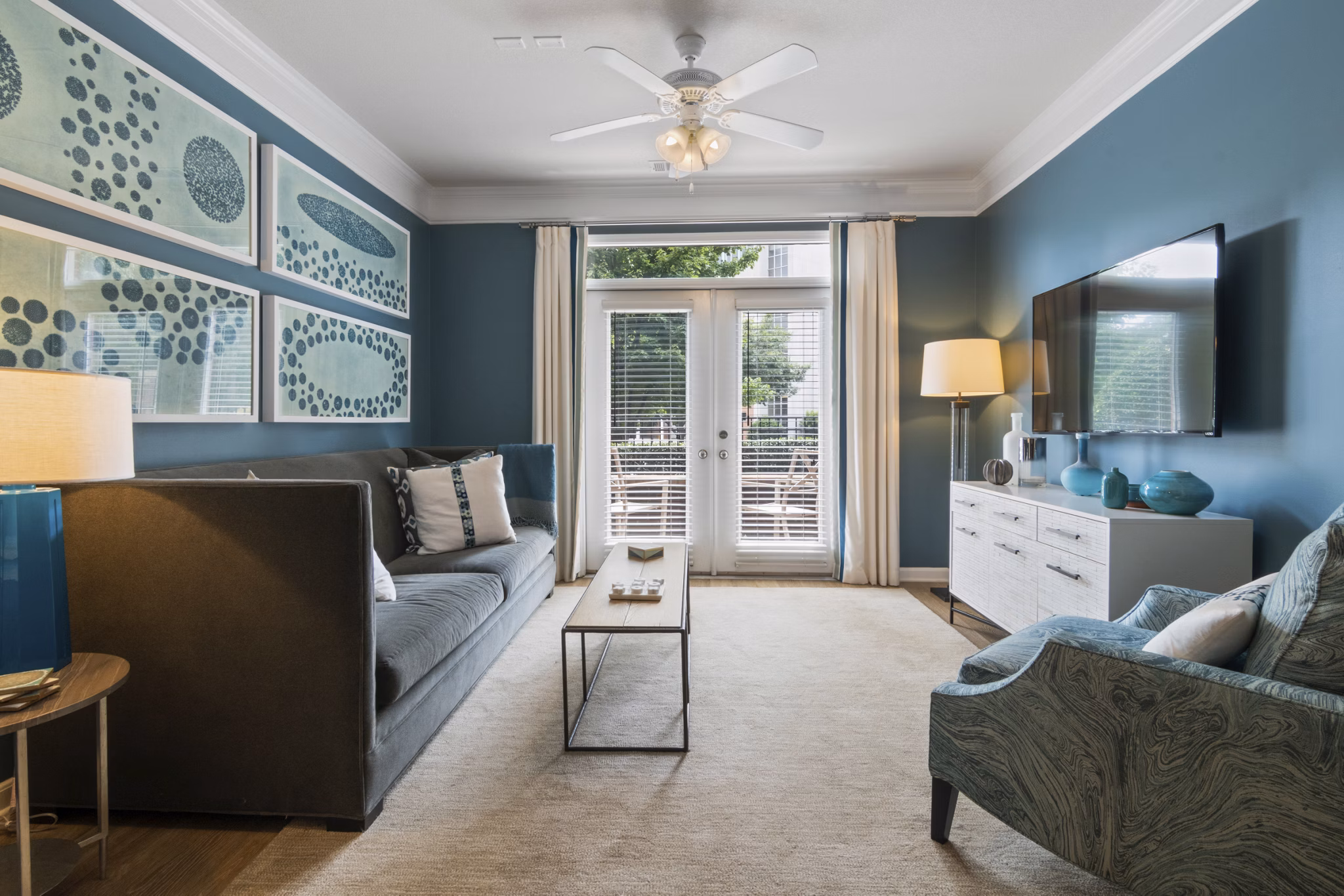 Spacious living room with modern decor at Oberlin Court Apartments, featuring luxury finishes and comfortable seating for a stylish living experience