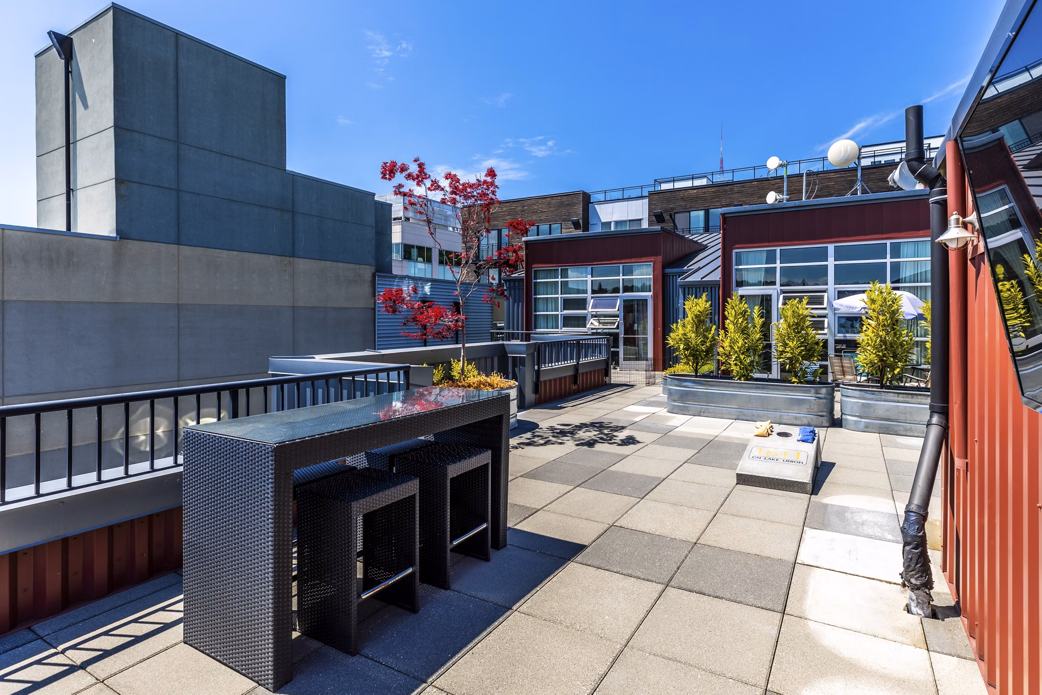 Courtyard featuring garden seating at 1611 on Lake Union Apartments