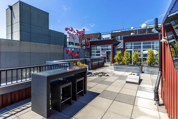 Courtyard featuring garden seating at 1611 on Lake Union Apartments