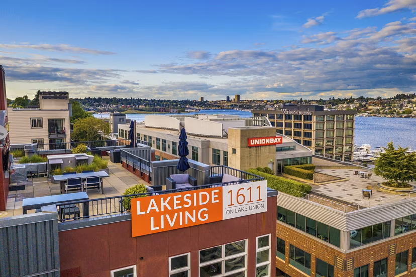 11122VW4: Lakefront living with stunning amenities at 1611 on Lake Union Apartments, offering luxury by the waterfront