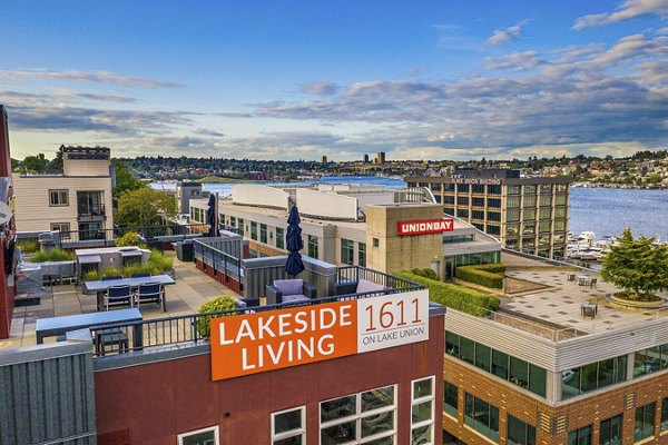 11122VW4: Lakefront living with stunning amenities at 1611 on Lake Union Apartments, offering luxury by the waterfront