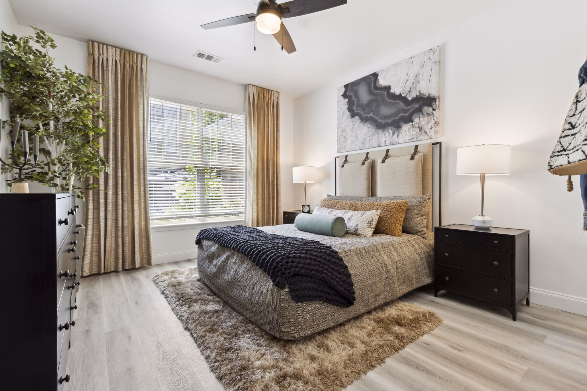 Cozy bedroom with natural light at Verde Vista Apartments: luxury living
