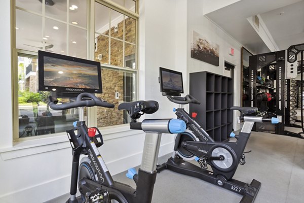 fitness center at Verde Vista Apartments