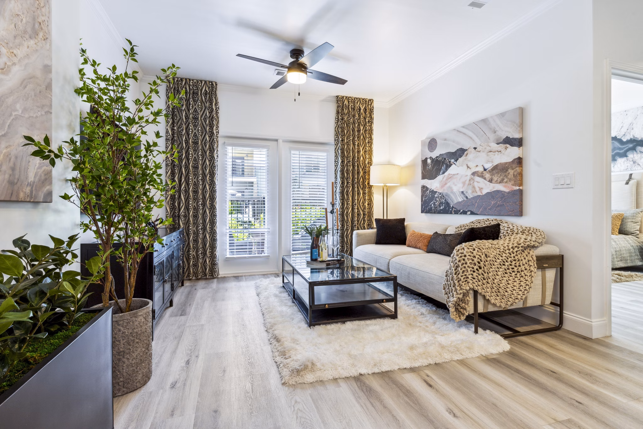 Living room featuring modern furnishings and open layout at Verde Vista Apartments