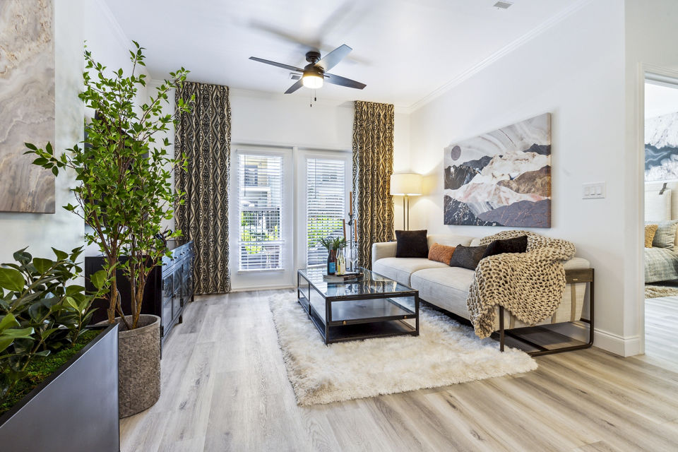 Living room featuring modern furnishings and open layout at Verde Vista Apartments