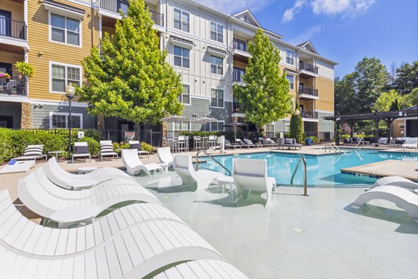 pool at Verde Vista Apartments