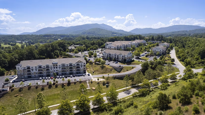 Verde Vista Apartments: Luxury high-rise with landscaped grounds