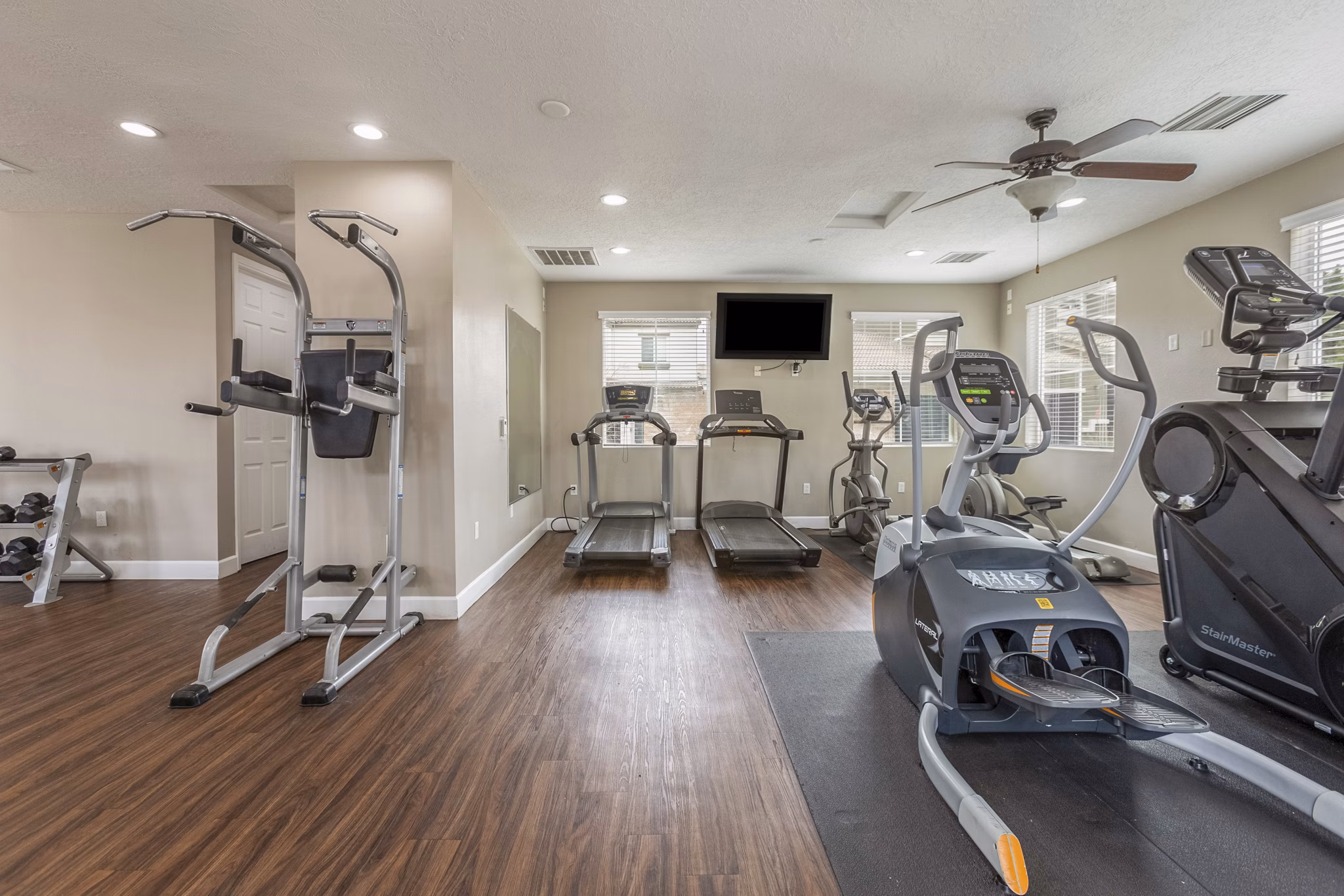 fitness center at Diamond Mesa Apartments
