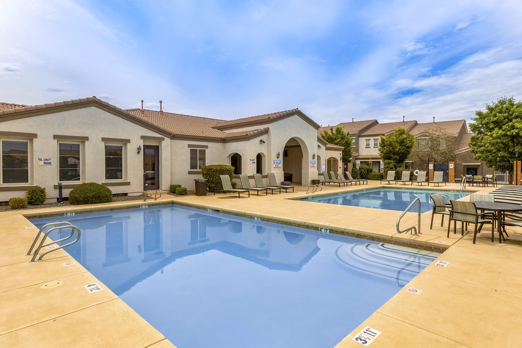 pool at Diamond Mesa Apartments