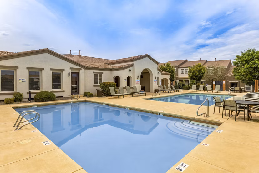 pool at Diamond Mesa Apartments