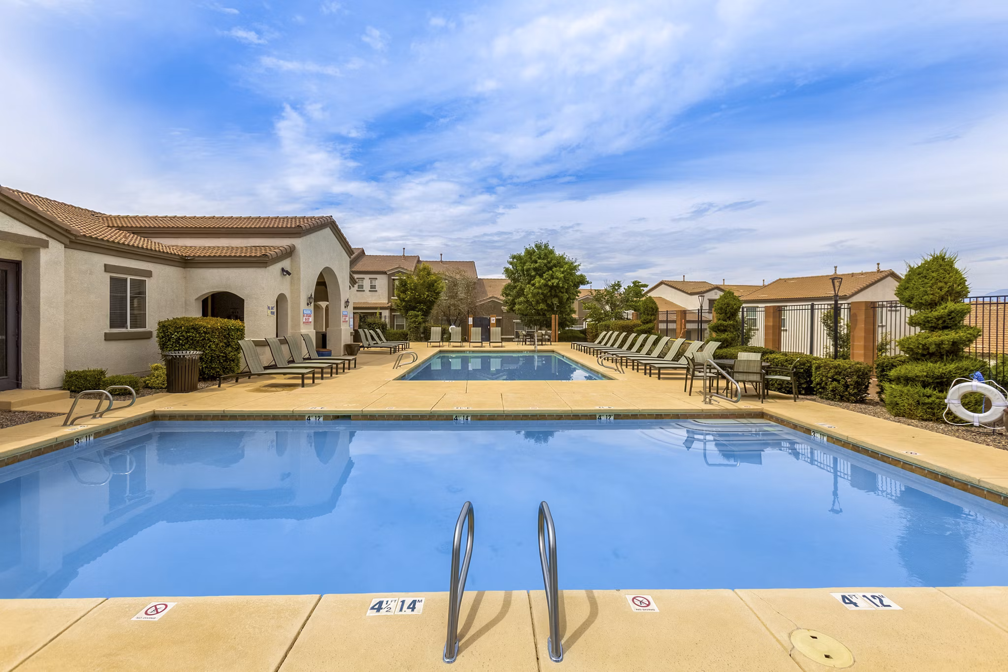 pool at Diamond Mesa Apartments
