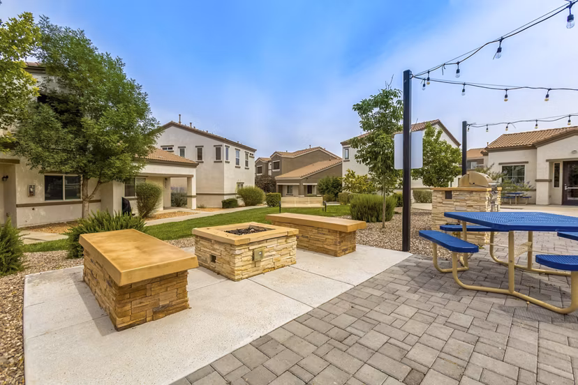 fire pit at Diamond Mesa Apartments
