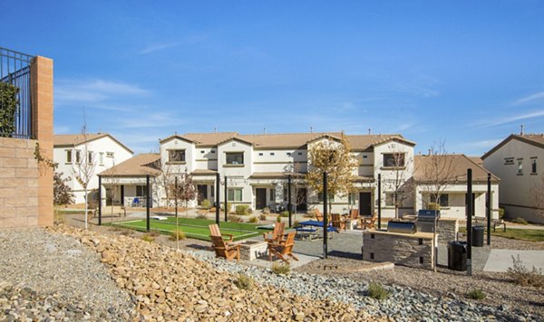 courtyard at Diamond Mesa Apartments