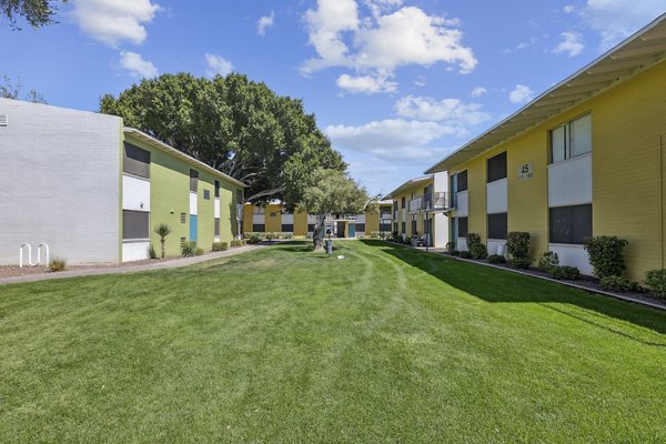 sport court at Westmount at Downtown Tempe Apartments