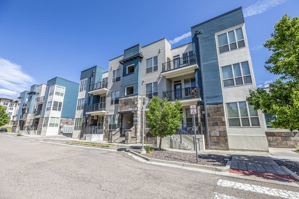 Arista Uptown Apartments: Contemporary residential building in a vibrant neighborhood