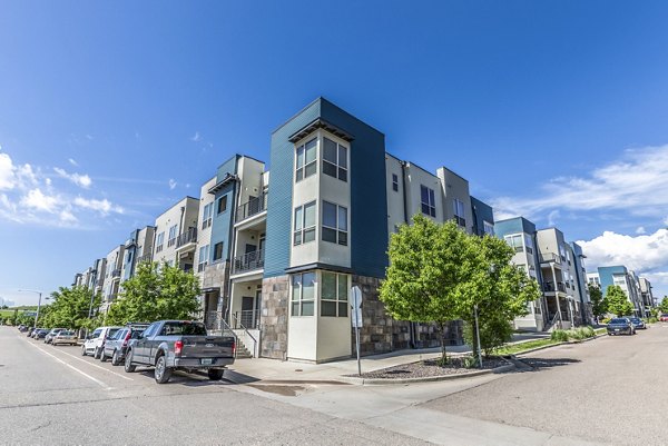 building/exterior at Arista Uptown Apartments