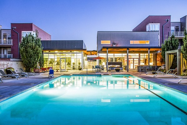 pool at Arista Uptown Apartments