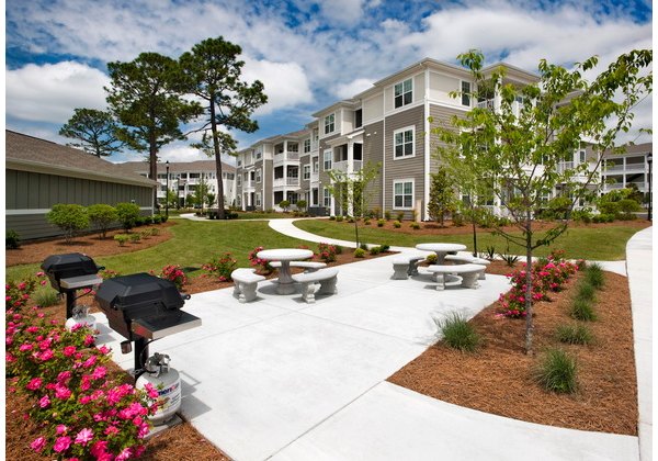 grill area at Headwaters at Autumn Hall Apartments