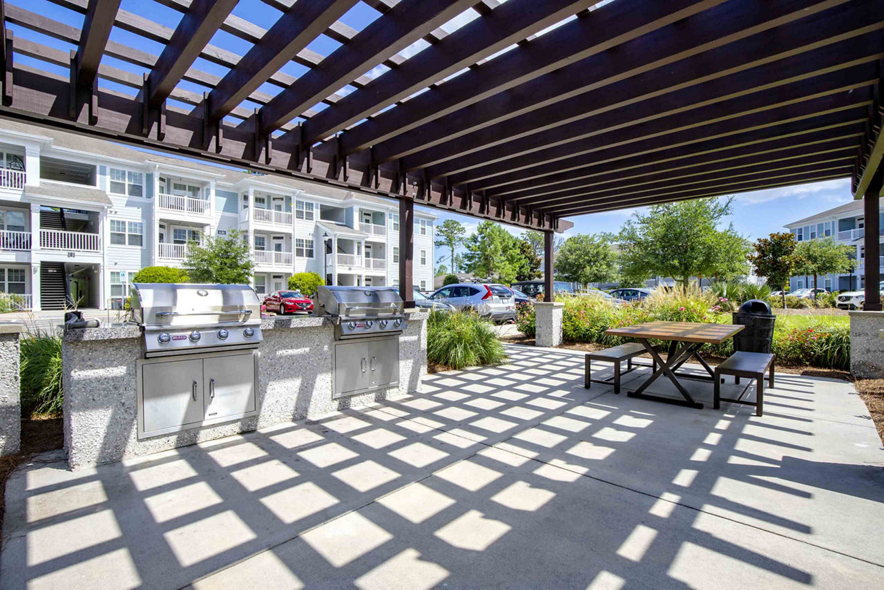 Grill area at Headwaters At Autumn Hall Apartments