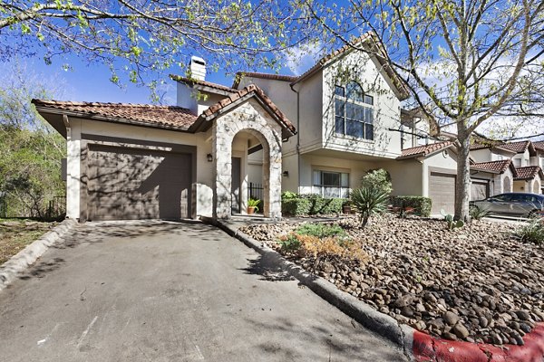 Barton Creek Villas: Elegant of luxury apartments nestled in scenic surroundings