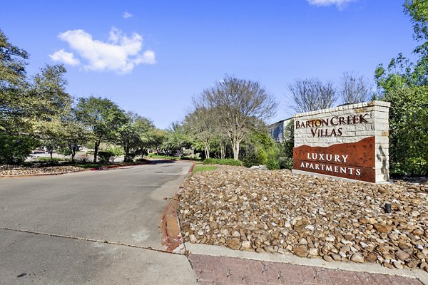 Barton Creek Villas: Elegant signage at luxury apartments in scenic location