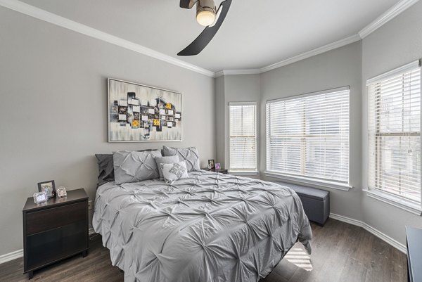 Barton Creek Villas Apartments: Elegant bedroom with stylish decor and serene views