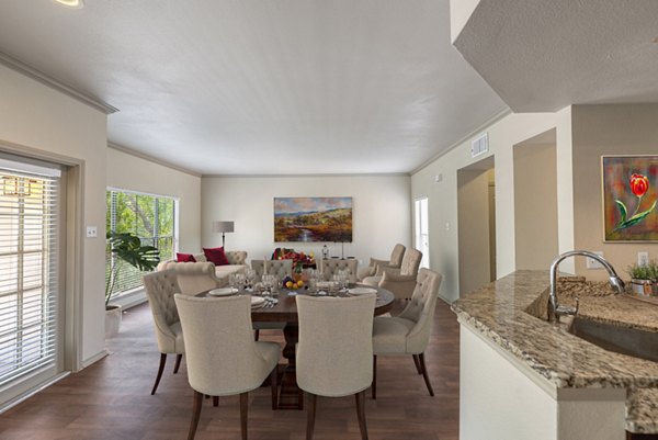 dining area at Barton Creek Villas Apartments