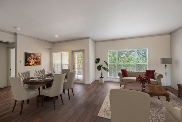 dining area at Barton Creek Villas Apartments