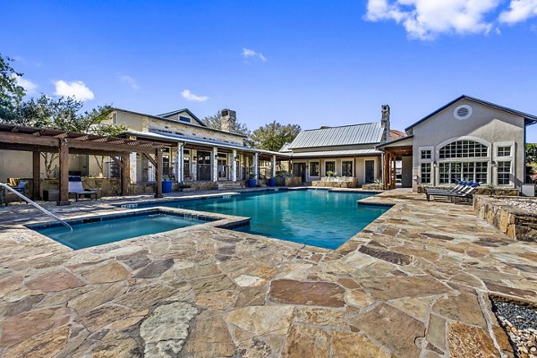 Barton Creek Villas: Scenic luxury apartments nestled in lush greenery in Austin