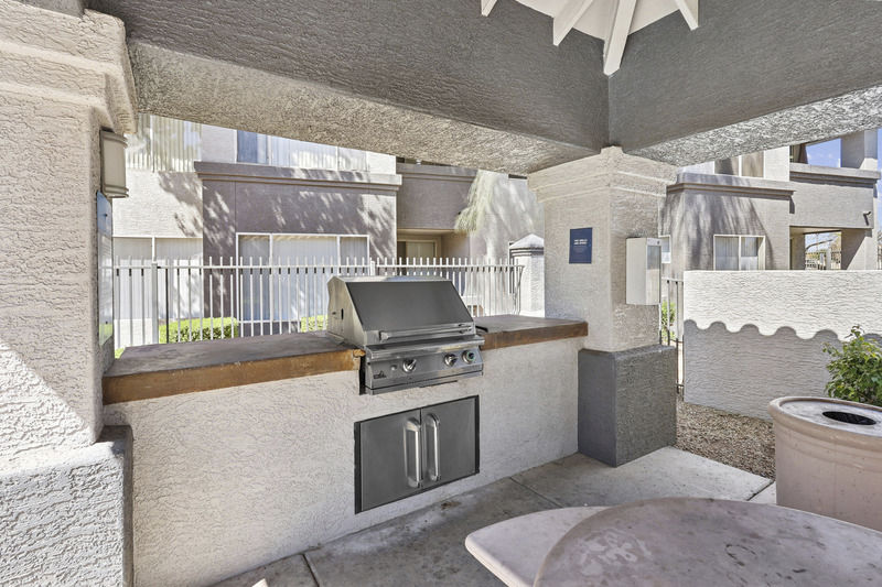 Grill area at Vista Grove Apartments