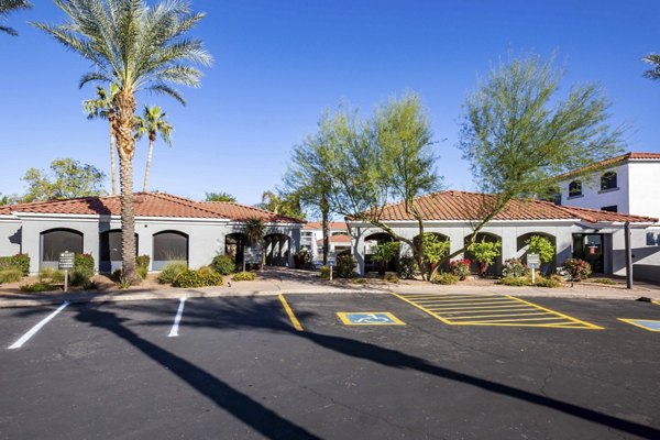 Avana Desert View: Stunning luxury apartment in Scottsdale, showcasing modern architecture and desert scenery