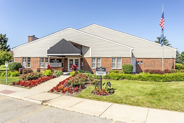 exterior at Waterford Place Apartments