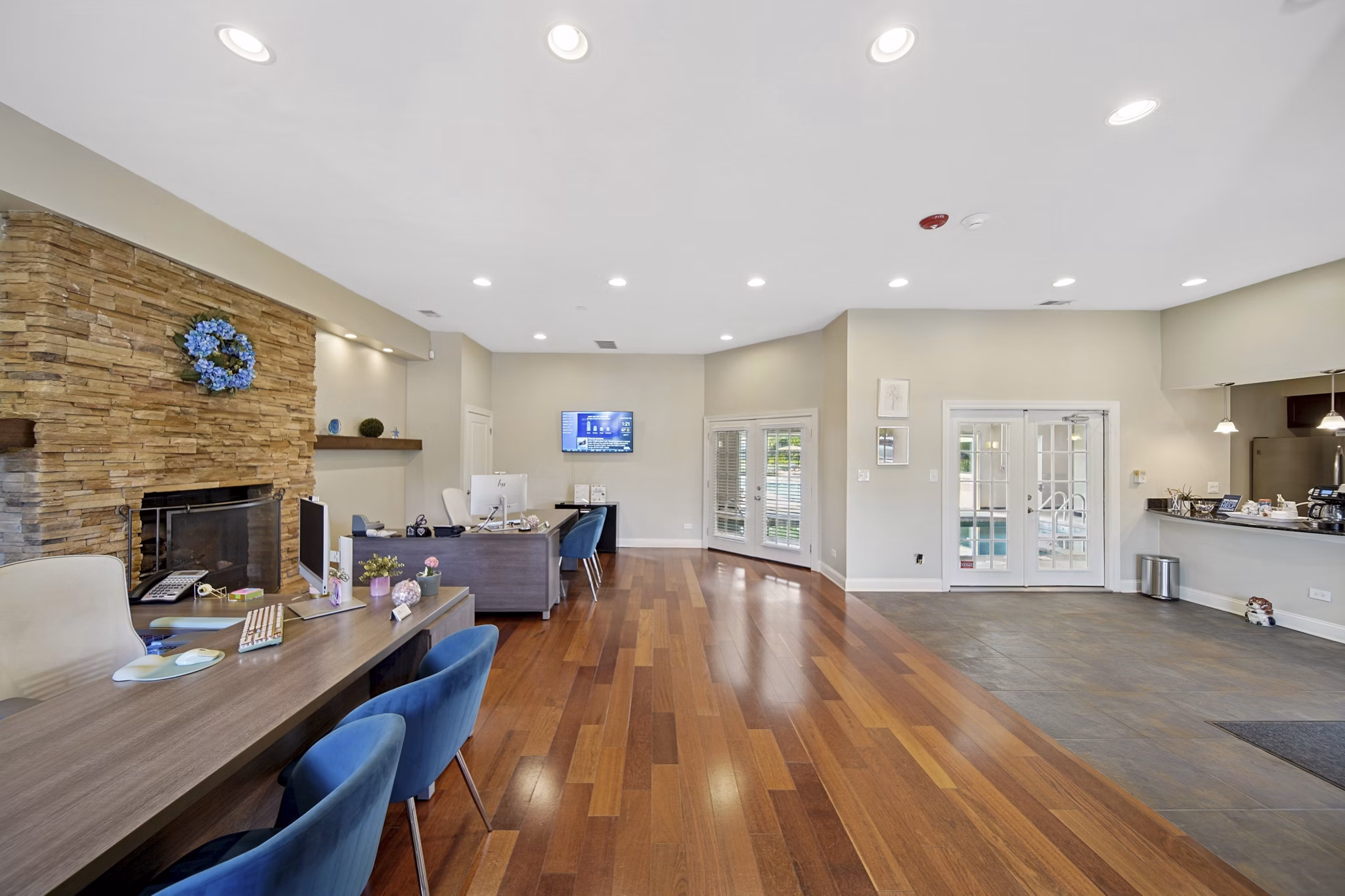 clubhouse at Waterford Place Apartments Apartments