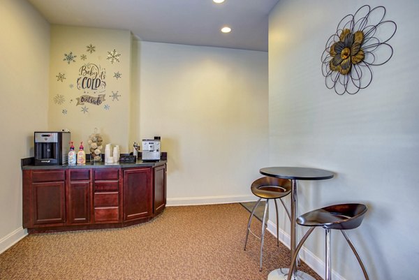 dining area at Waterford Place Apartments