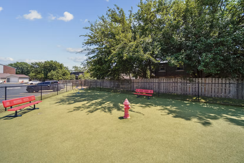 patio at Waterford Place Apartments Apartments