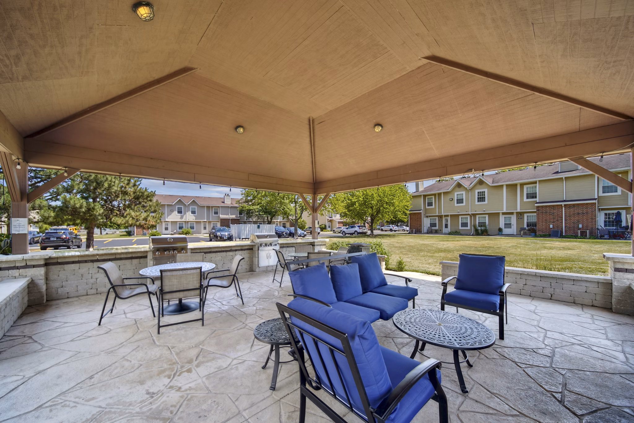 patio at Waterford Place Apartments Apartments