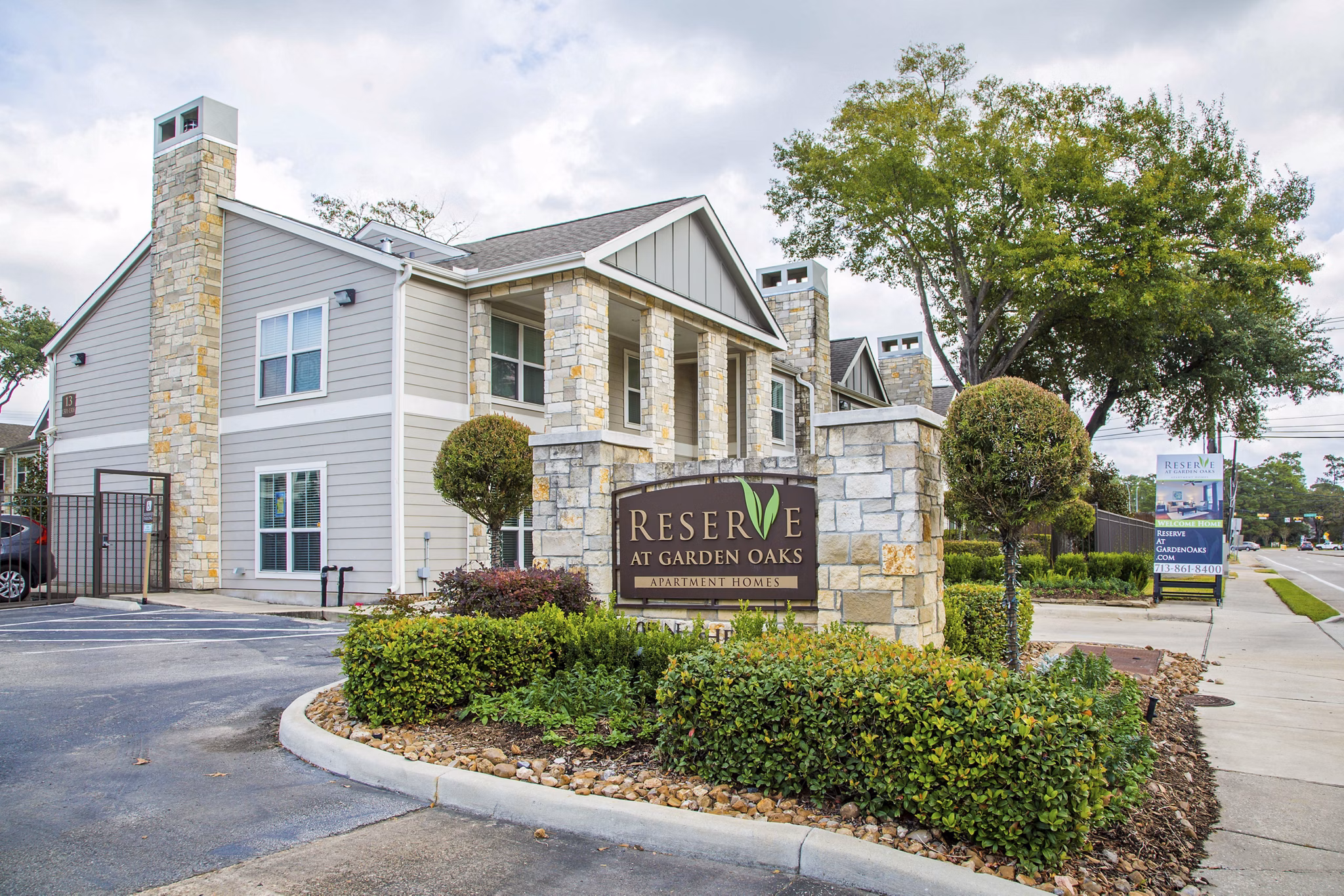 Reserve at Garden Oaks: Signage for luxury apartments in a vibrant community