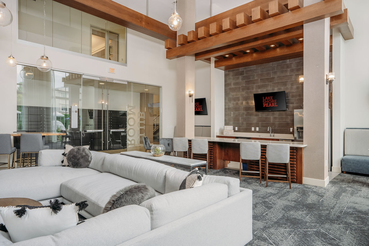 Lobby at Lakeshore Pearl (1 of 2)