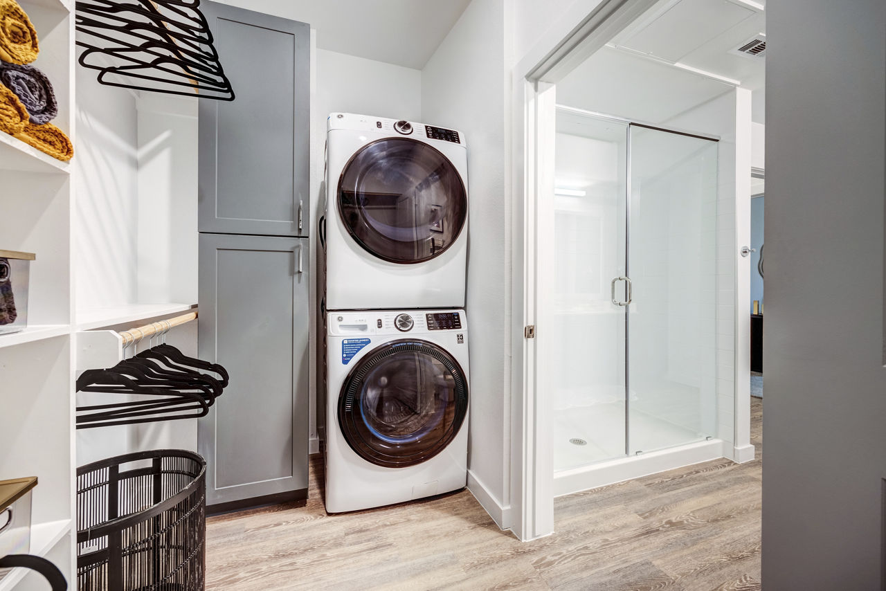 Laundry room at Lakeshore Pearl
