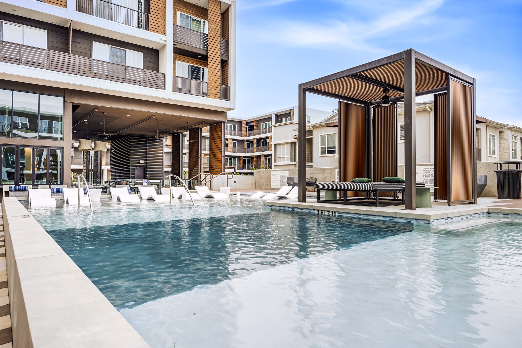 pool at Lakeshore Pearl 2 Apartments