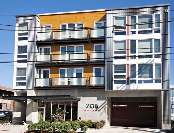 exterior at 708 Uptown Apartments