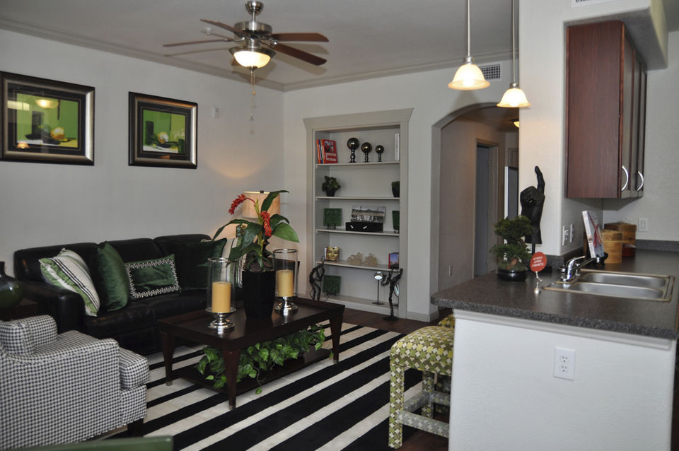 Spacious living room with modern decor at Avanti Cityside Apartments