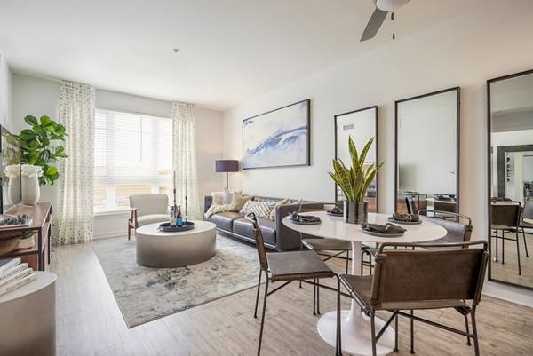 dining area at Portola at Southglenn Apartments