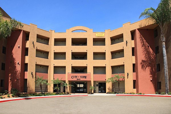 City View Apartments: Stunning of luxury high-rise apartments in Greystar's bustling urban community