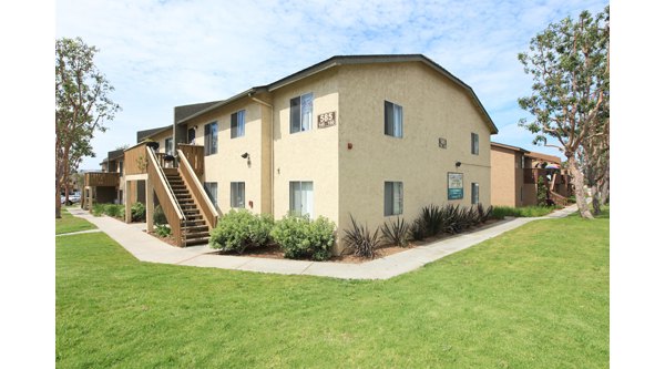 Ocean Breeze Apartments: Luxurious beachfront apartments in Santa Monica