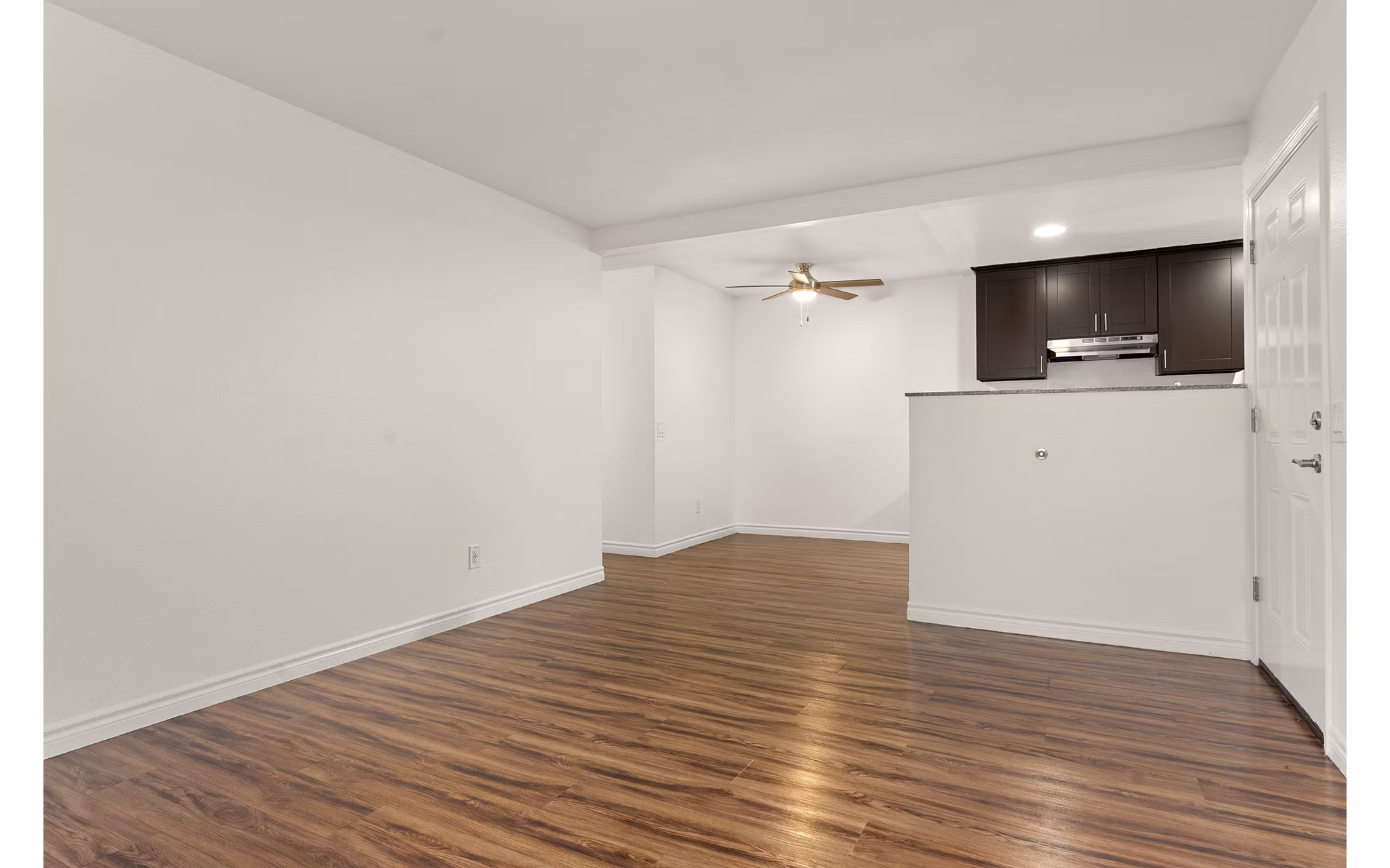 living room at Whispering Oaks Apartments 