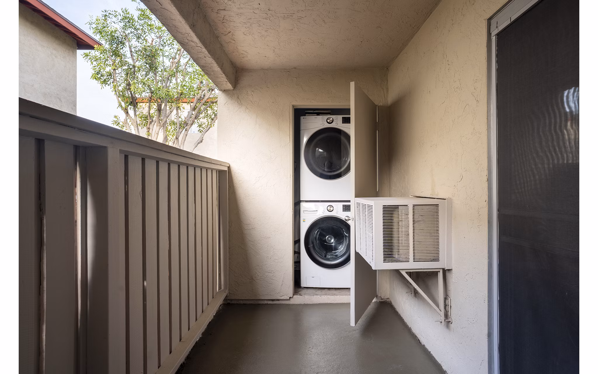laundry facility at Whispering Oaks Apartments 