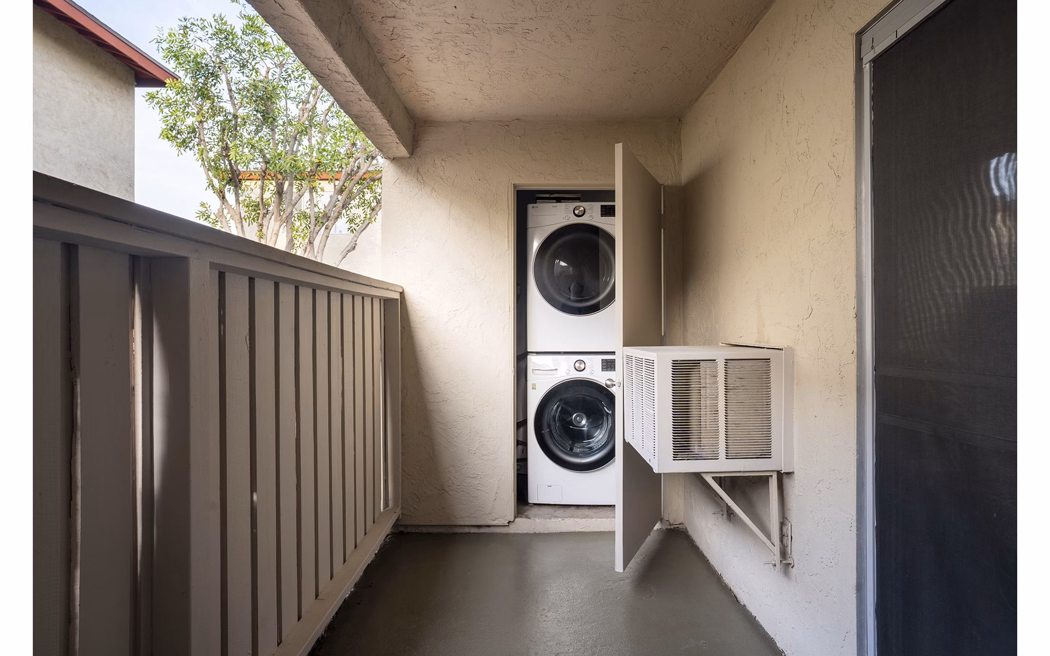 laundry facility at Whispering Oaks Apartments 