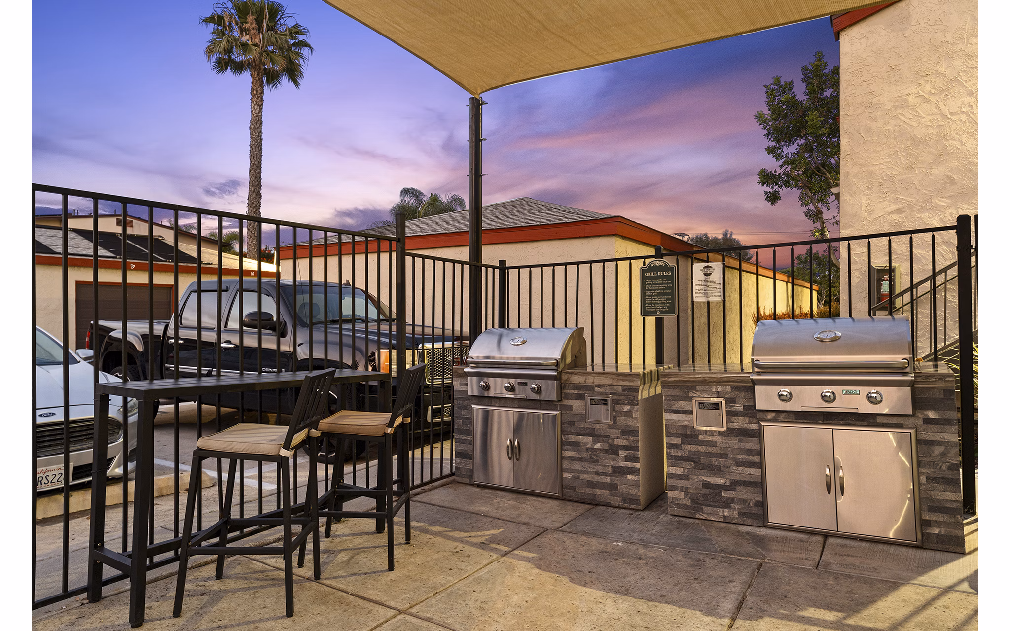 grill area at Whispering Oaks Apartments 