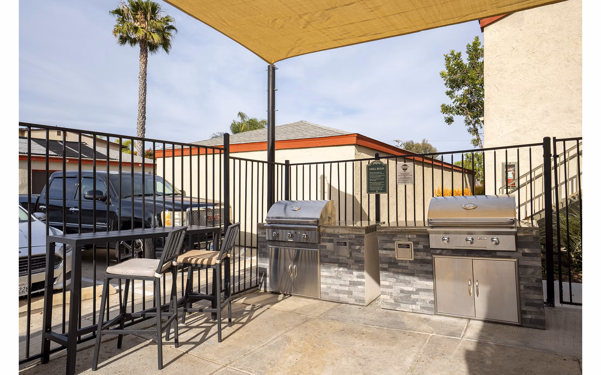 grill area at Whispering Oaks Apartments 